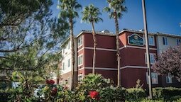 Image of La Quinta Inn & Suites by Wyndham Las Vegas Red Rock