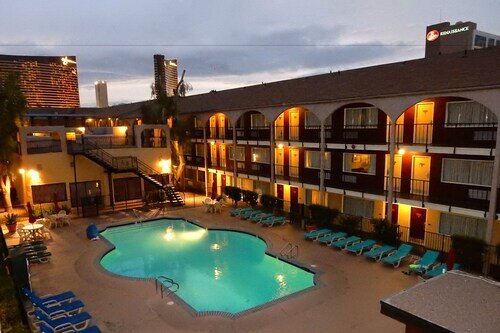 Mardi Gras Hotel & Casino official hotel website
