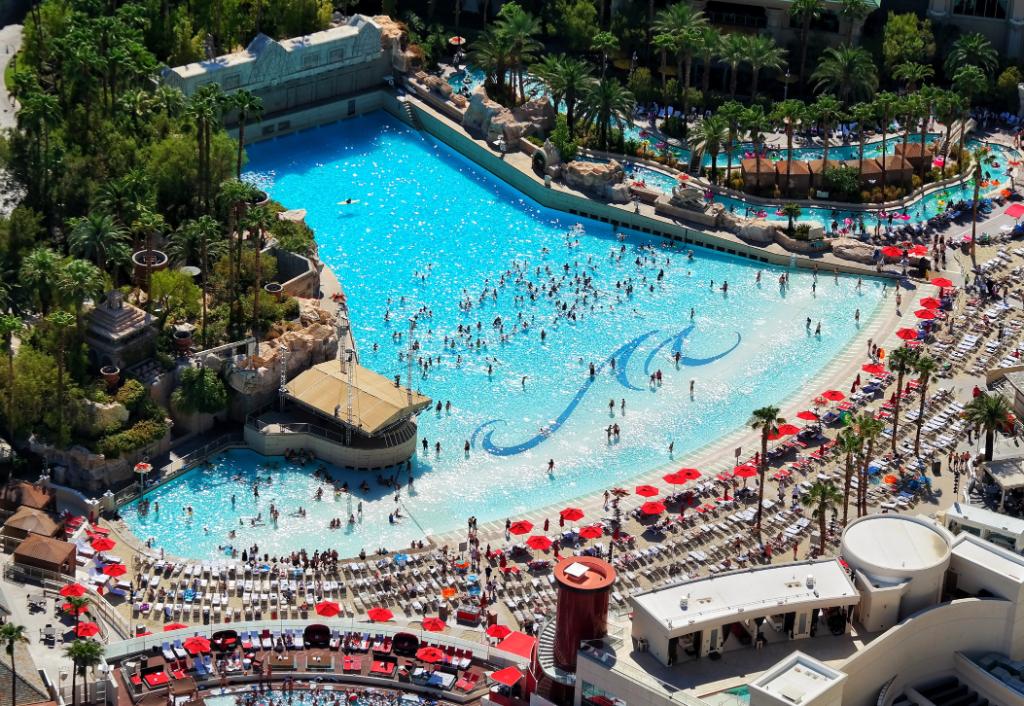 10 Best Pools in Las Vegas