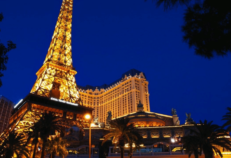 Eiffel Tower at night on the hotel property - Picture of Paris Las