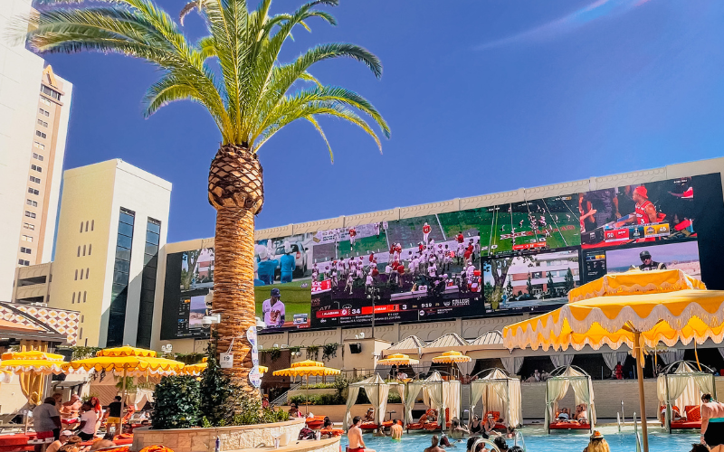 The 10 Best Las Vegas Pool Parties & Dayclubs On The Strip, Ranked