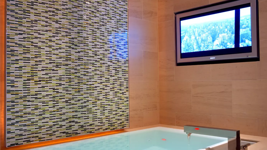 Infinity Edge Bathtub in SKYLOFTS One Bedroom Loft
