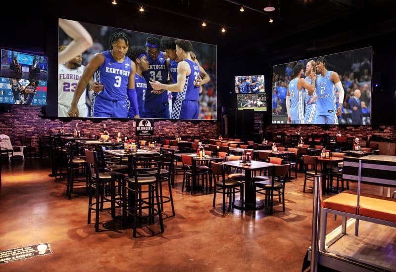 blondies sports bar
